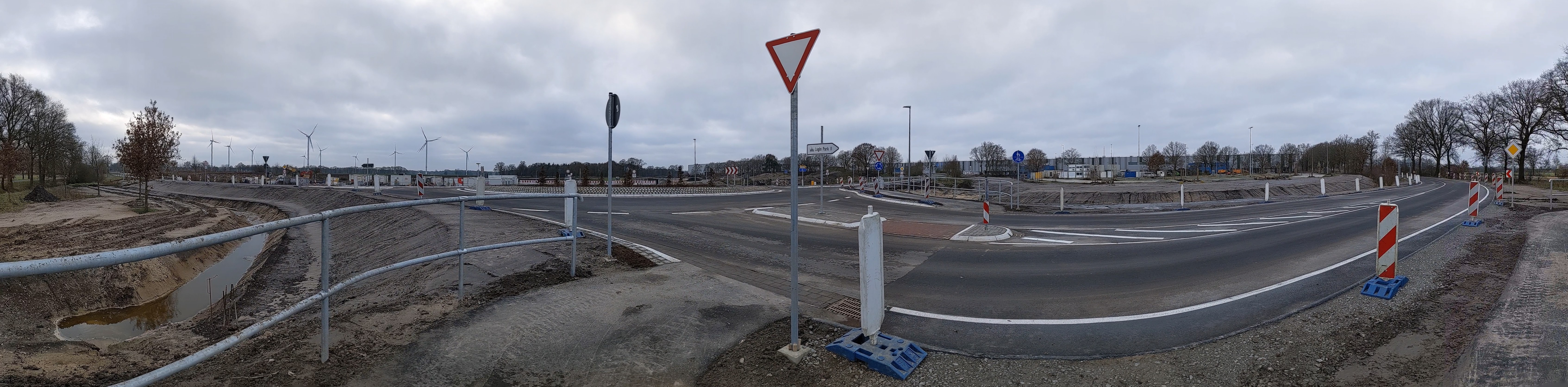 Panoramaaufnahme des Kreisverkehrsplatzes